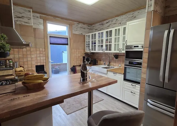 公寓 By Hell & Dunkel *